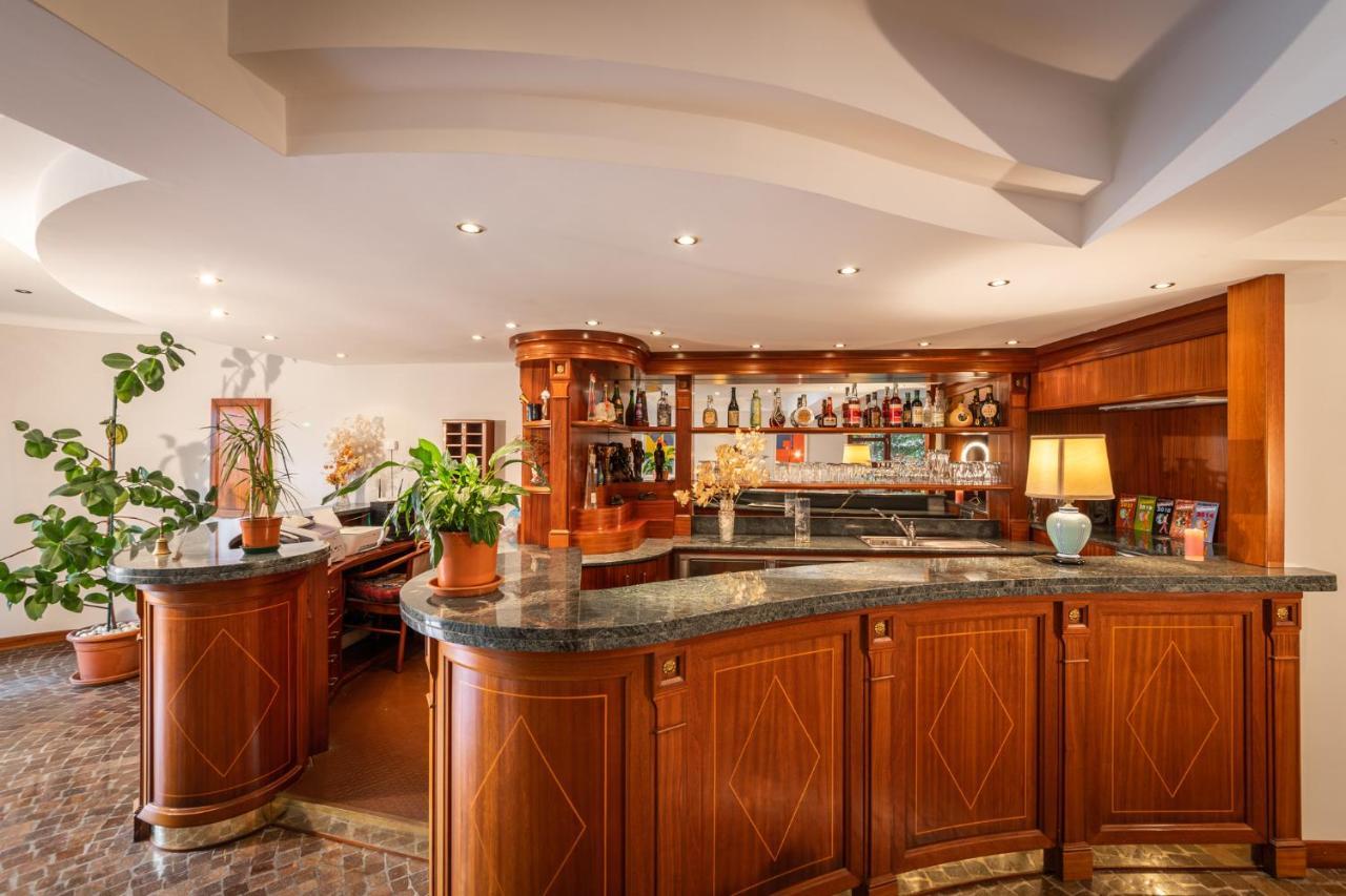 Hotel Ristorante Vapore Faggeto Lario Exteriör bild