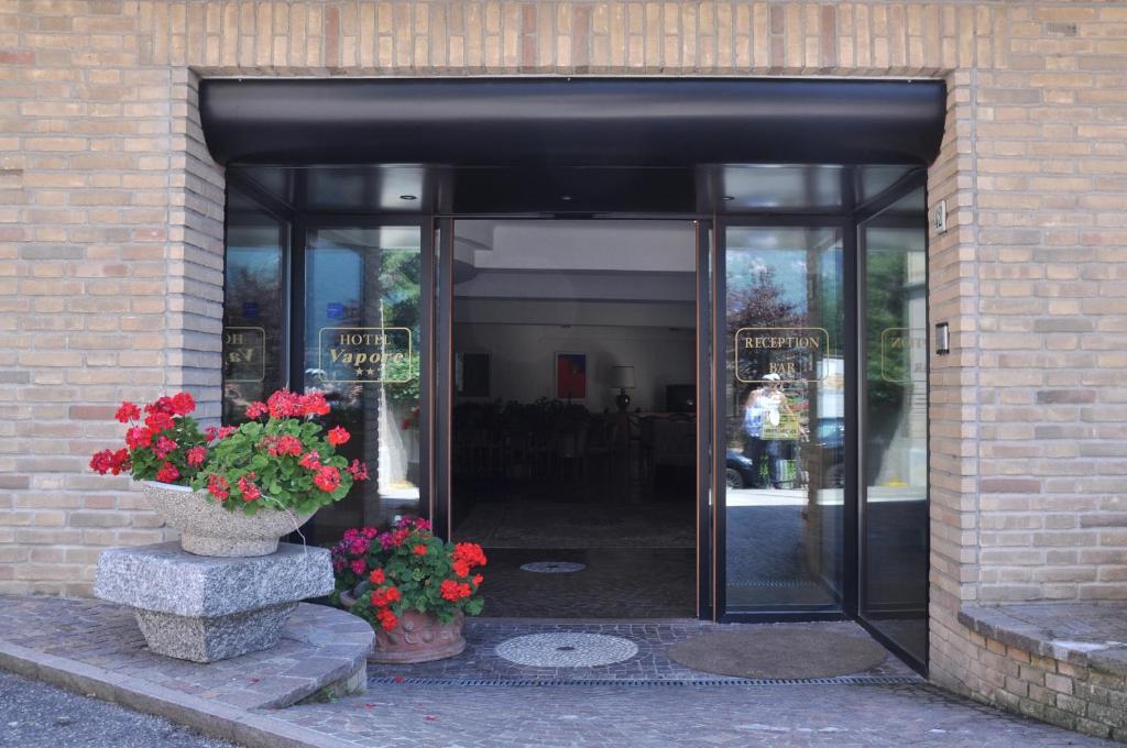 Hotel Ristorante Vapore Faggeto Lario Exteriör bild